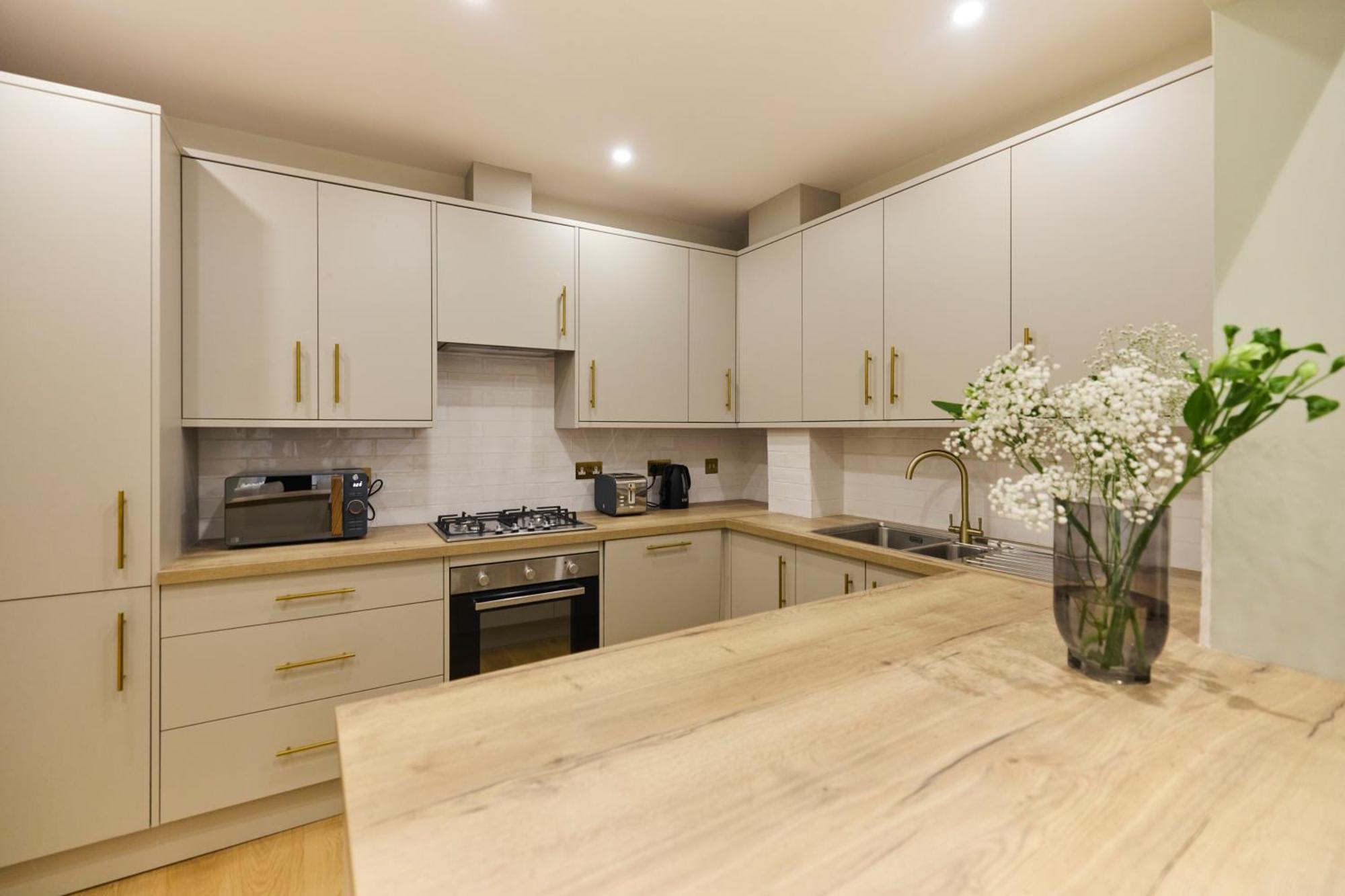 לונדון The Bayswater Gardens - Bright 3Bdr Home מראה חיצוני תמונה